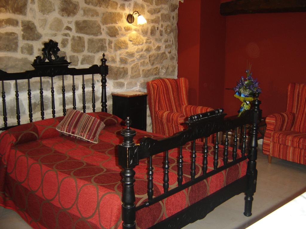 Hostal Casa Laure Y Mª Jose Arens de Lledo Exteriör bild